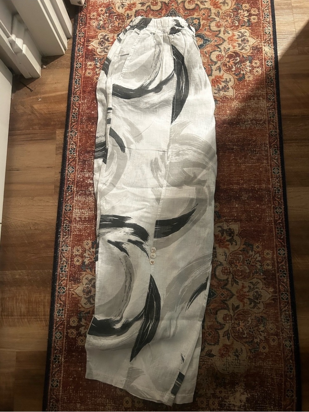 Made In Italy Linen Relaxed Wide Leg Pants in White & Black Brushprint - Picture 4 of 7